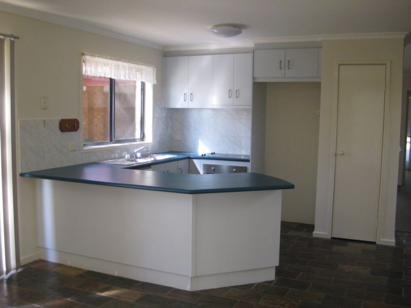 19 Euroa Avenue, Berwick, VIC 3806 - Thumbnail 1 - 22/05/2019