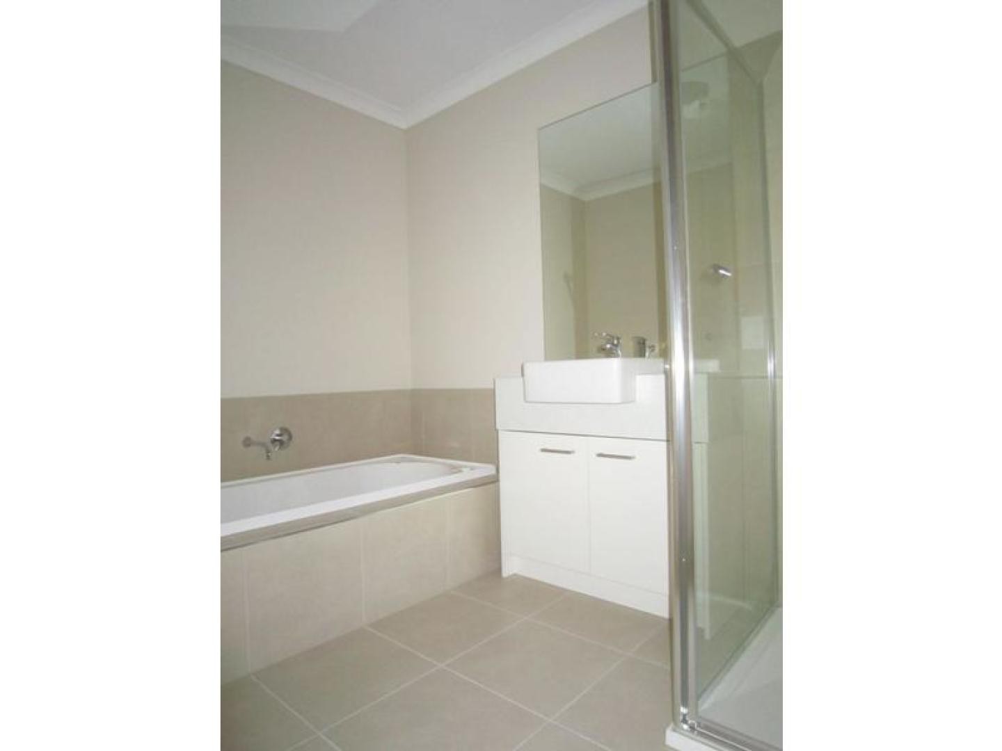 61 Clarendon Avenue, Craigieburn, VIC 3064 - Thumbnail 2 - 22/05/2019