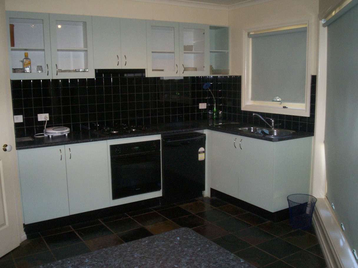 2/121 McNamara Avenue, Airport West, VIC 3042 - Thumbnail 2 - 22/05/2019