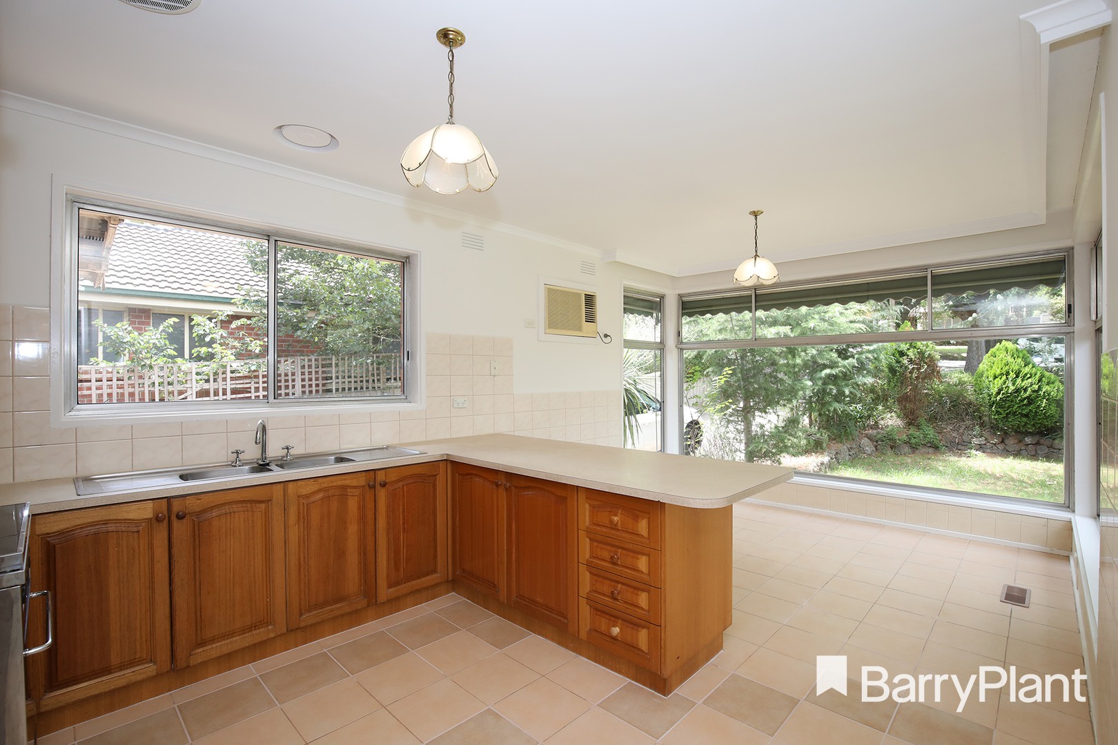 83 Anderson Street, Lilydale, VIC 3140 - Thumbnail 1 - 28/01/2014