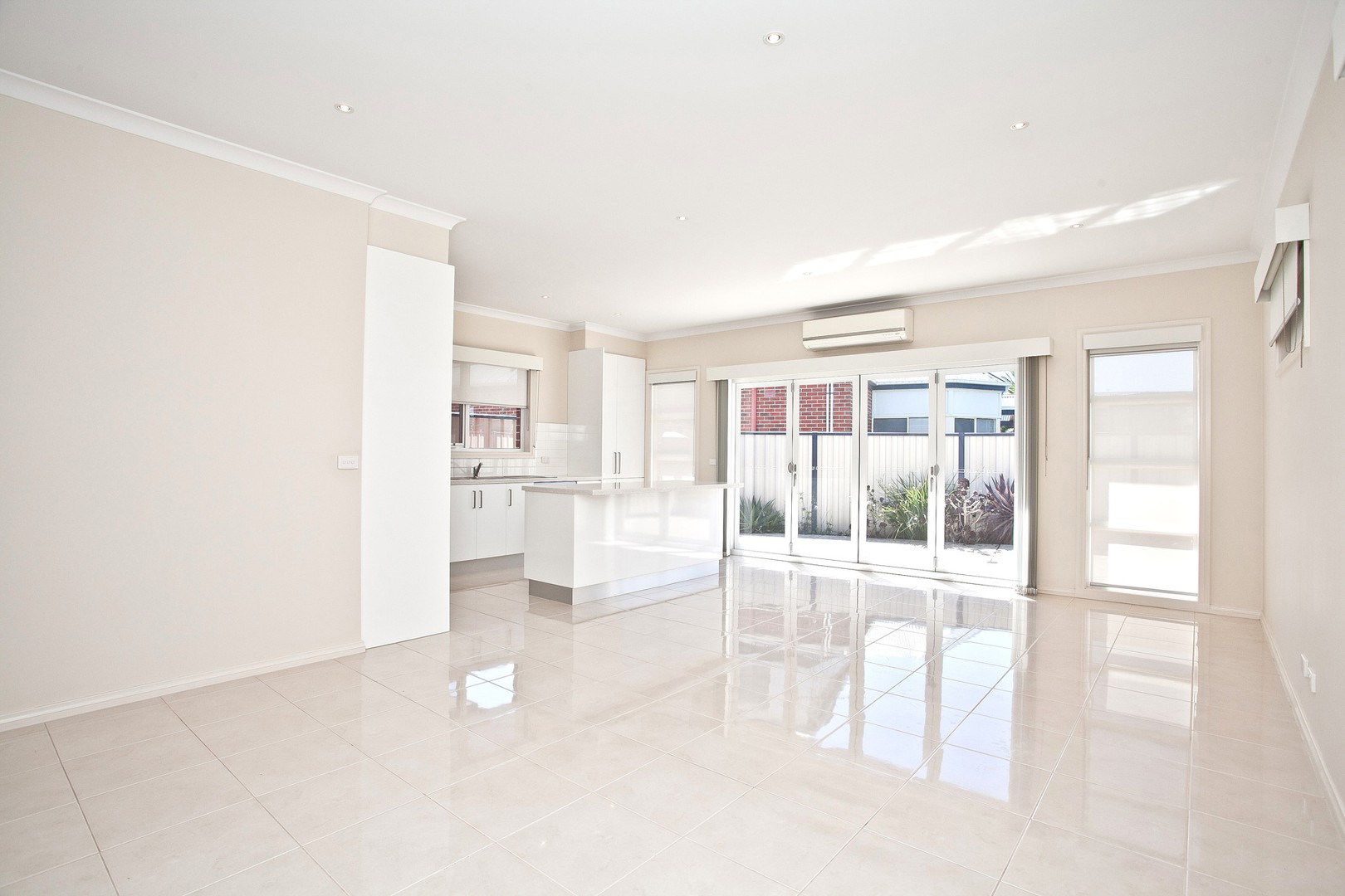 32 Portofino Crescent, Point Cook, VIC 3030 - Thumbnail 2 - 29/01/2014