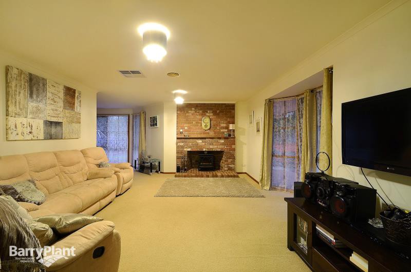 12 Dundee Court, Pakenham, VIC 3810 - Thumbnail 1 - 22/05/2019