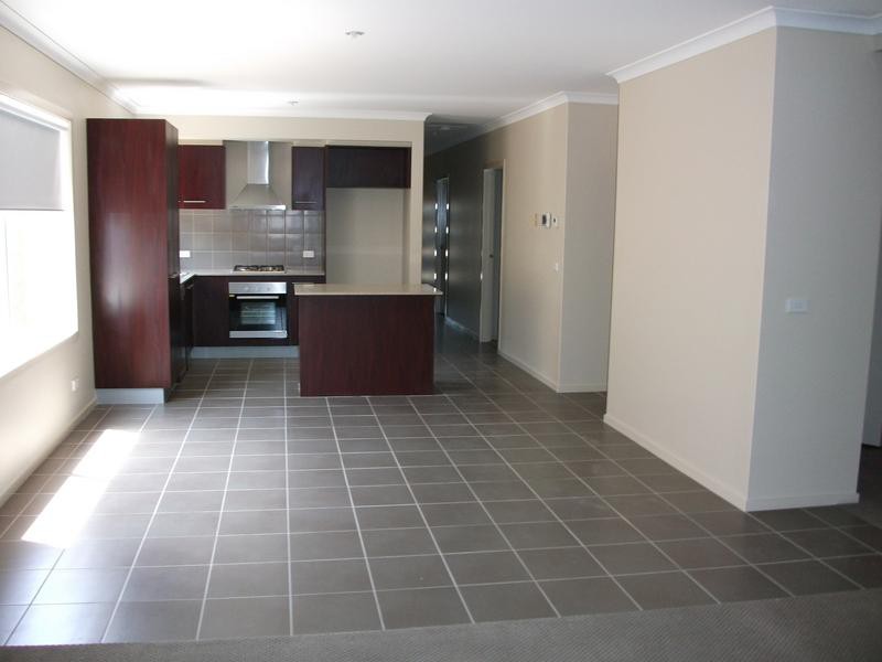 9 Glider Street, Point Cook, VIC 3030 - Thumbnail 2 - 22/05/2019