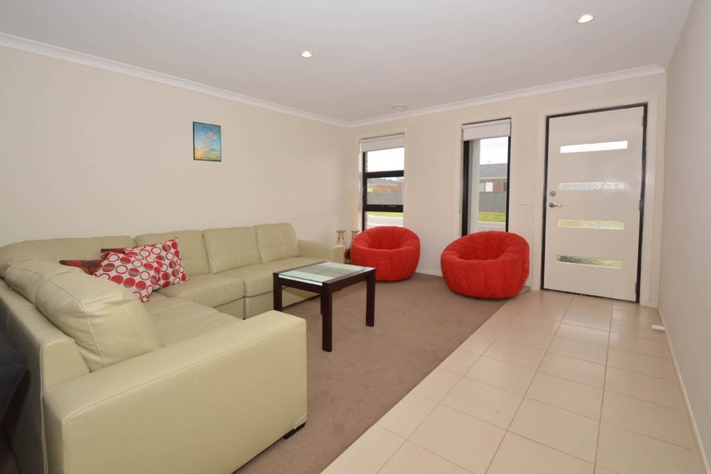 36 Hatchlands Drive, Deer Park, VIC 3023 - Thumbnail 2 - 22/05/2019