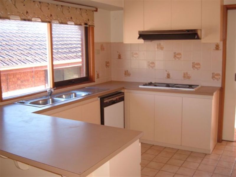 12 Evonne Court, Endeavour Hills, VIC 3802 - Thumbnail 2 - 22/05/2019