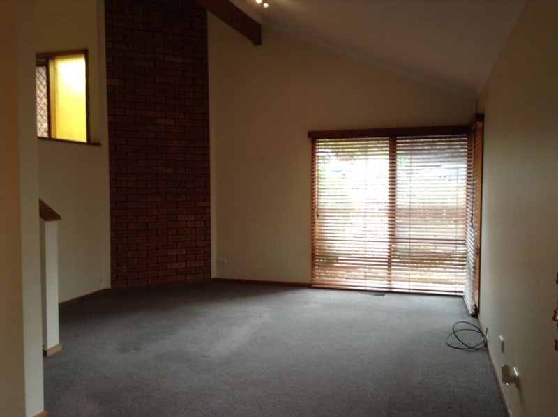 22 Macdhui Avenue, Eltham North, VIC 3095 - Thumbnail 2 - 22/05/2019