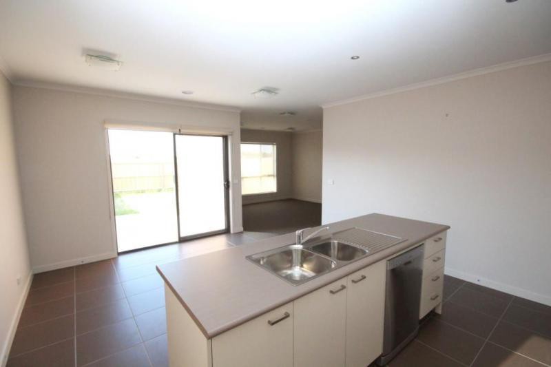 8 Beekeeper Road, Armstrong Creek, VIC 3217 - Thumbnail 1 - 22/05/2019