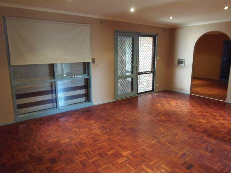 29 Lovell Drive, St Albans, VIC 3021 - Thumbnail 2 - 22/05/2019