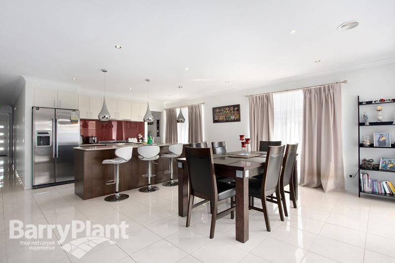 17 Elwood Avenue, Pakenham, VIC 3810 - Thumbnail 1 - 22/05/2019