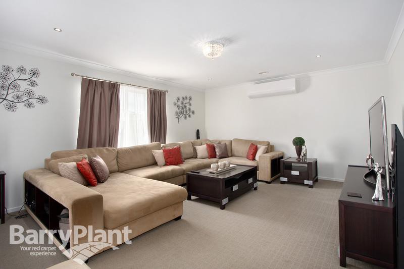 17 Elwood Avenue, Pakenham, VIC 3810 - Thumbnail 2 - 22/05/2019
