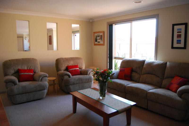 4 Muros Close, Point Cook, VIC 3030 - Thumbnail 2 - 22/05/2019