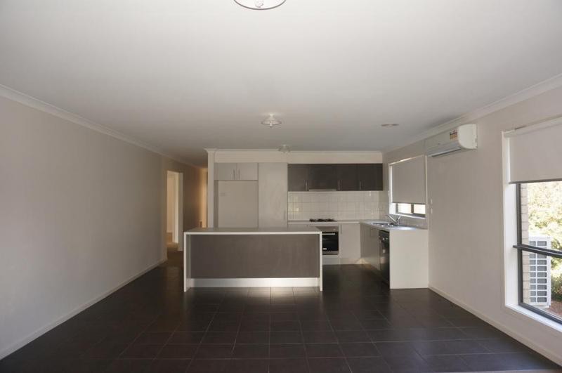32 Baggygreen Street, Sunbury, VIC 3429 - Thumbnail 1 - 22/05/2019