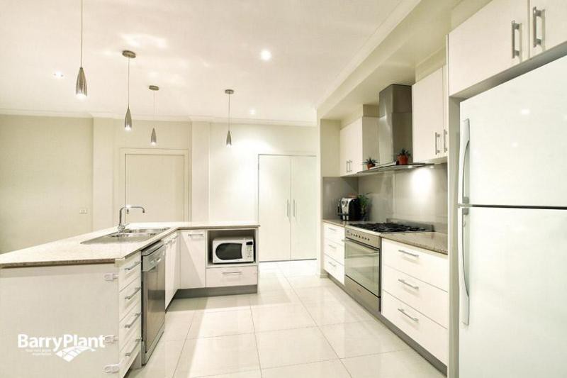 8 Scottsdale Court, Craigieburn, VIC 3064 - Thumbnail 2 - 22/05/2019