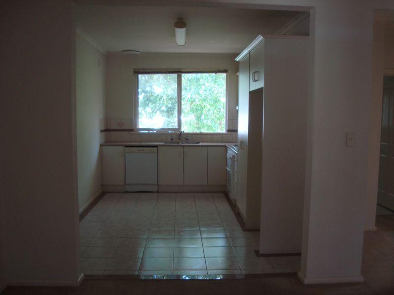 8/17 Wolseley Close, Mont Albert, VIC 3127 - Thumbnail 2 - 22/05/2019