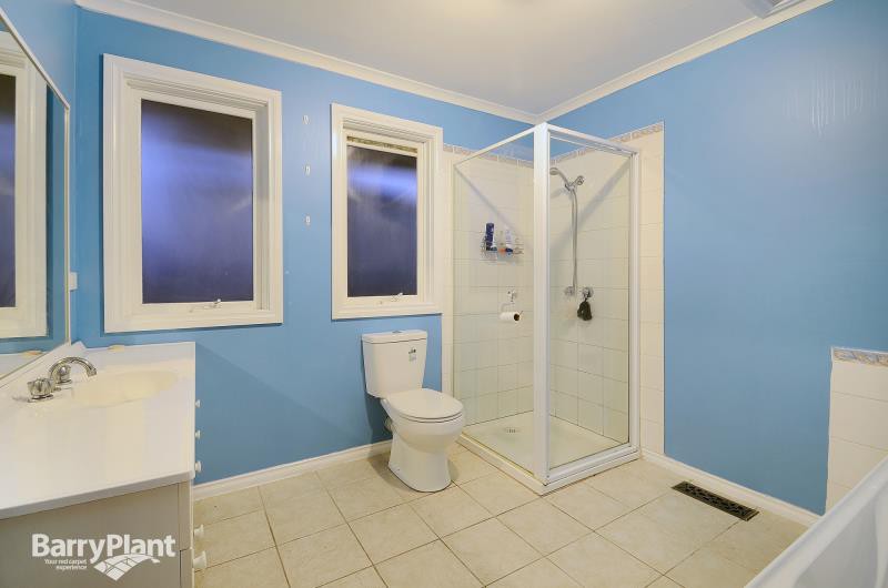 2 Baltaser Drive, Pakenham, VIC 3810 - Thumbnail 2 - 22/05/2019