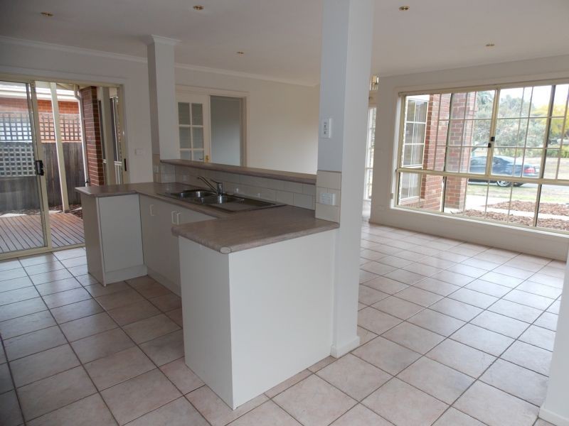 6 Tormorvey Avenue, Hillside, VIC 3037 - Thumbnail 2 - 22/05/2019