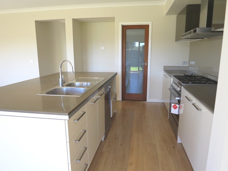 3 Mill Circuit, Clyde North, VIC 3978 - Thumbnail 1 - 22/05/2019