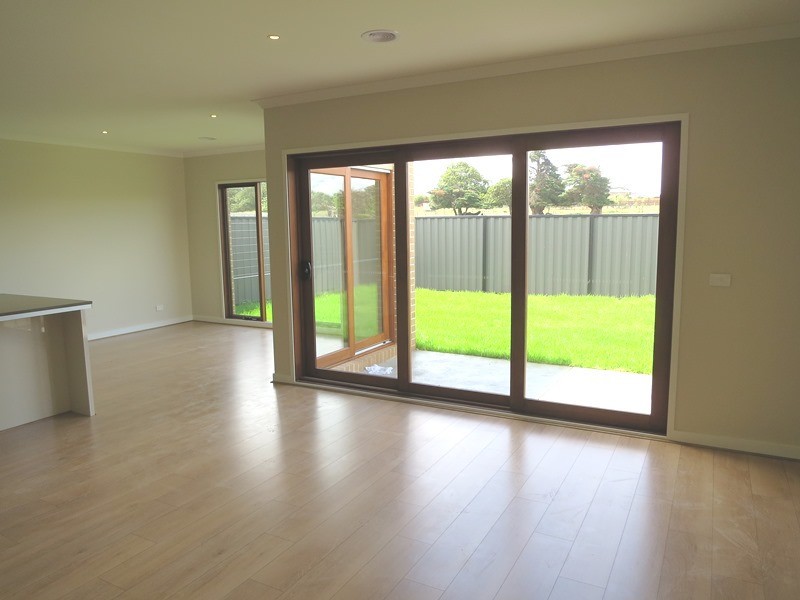 3 Mill Circuit, Clyde North, VIC 3978 - Thumbnail 2 - 22/05/2019