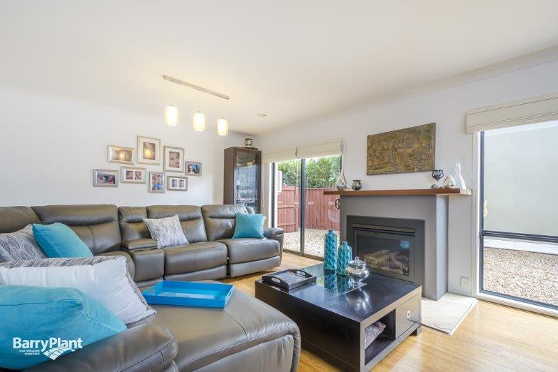 62 Vaucluse Boulevard, Sanctuary Lakes, VIC 3030 - Thumbnail 2 - 22/05/2019