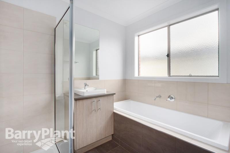44 Salvia Avenue, Pakenham, VIC 3810 - Thumbnail 2 - 22/05/2019