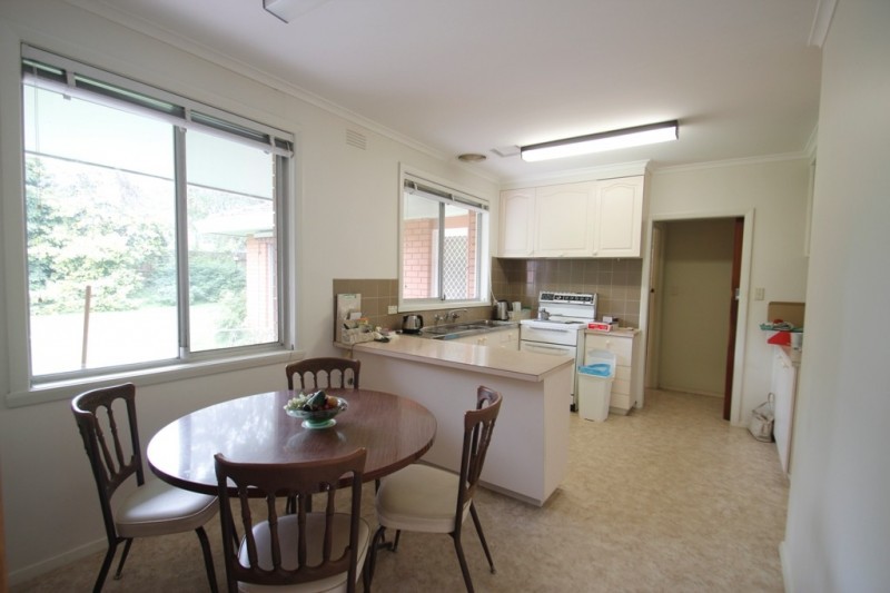 33 Fairview Road, Mount Waverley, VIC 3149 - Thumbnail 1 - 22/05/2019