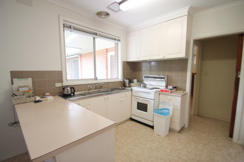 33 Fairview Road, Mount Waverley, VIC 3149 - Thumbnail 2 - 22/05/2019