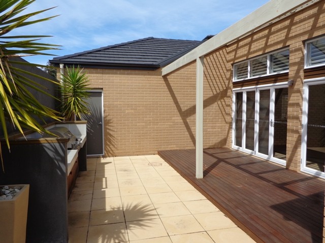 10 Lindholme Way, Williams Landing, VIC 3027 - Thumbnail 1 - 22/05/2019