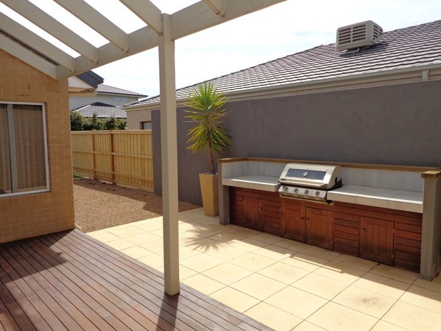 10 Lindholme Way, Williams Landing, VIC 3027 - Thumbnail 2 - 22/05/2019