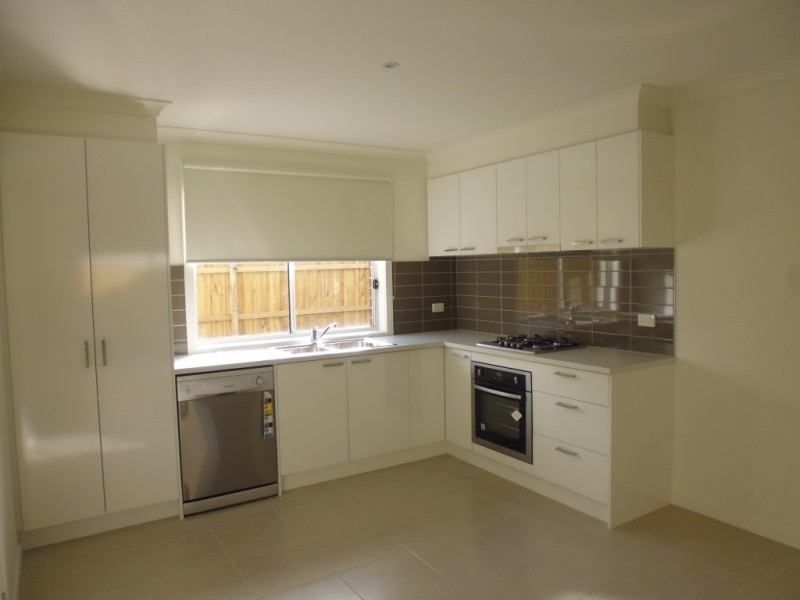 2/64 Railway Parade, Deer Park, VIC 3023 - Thumbnail 2 - 22/05/2019