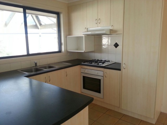 80 Sandalwood Drive, Pakenham, VIC 3810 - Thumbnail 1 - 22/05/2019