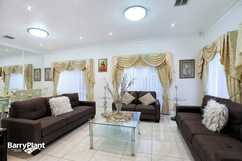 4 Golfview Drive, Craigieburn, VIC 3064 - Thumbnail 2 - 22/05/2019