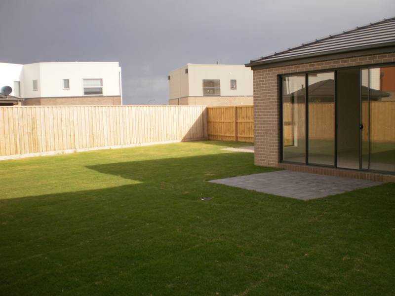 18 ASHBERG Drive, Waterways, VIC 3195 - Thumbnail 2 - 22/05/2019