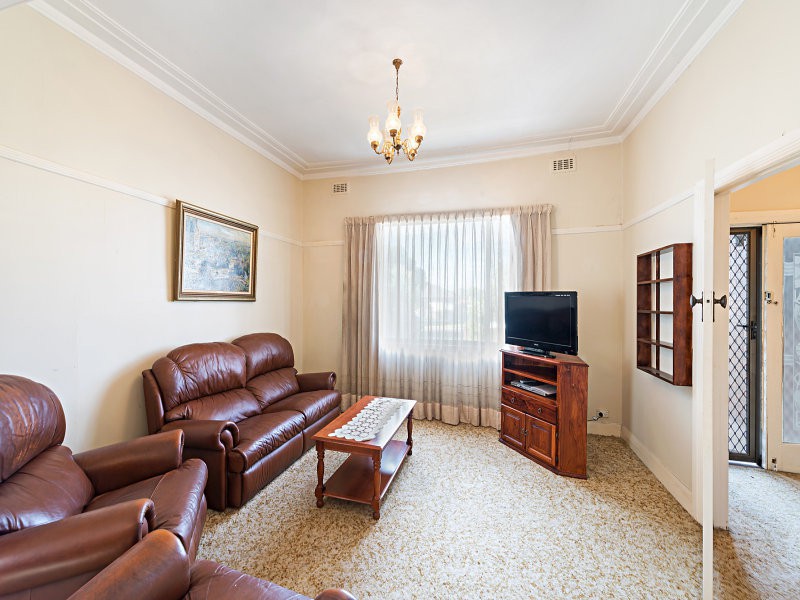 52 Kent Road, Pascoe Vale, VIC 3044 - Thumbnail 2 - 22/05/2019