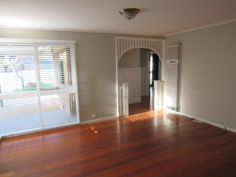 8 Glenfern Road, Ferntree Gully, VIC 3156 - Thumbnail 2 - 23/05/2019