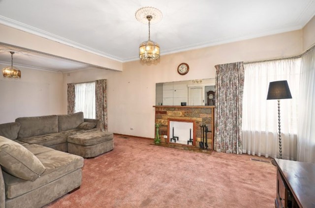 46 Hamilton Street, Niddrie, VIC 3042 - Thumbnail 2 - 23/05/2019