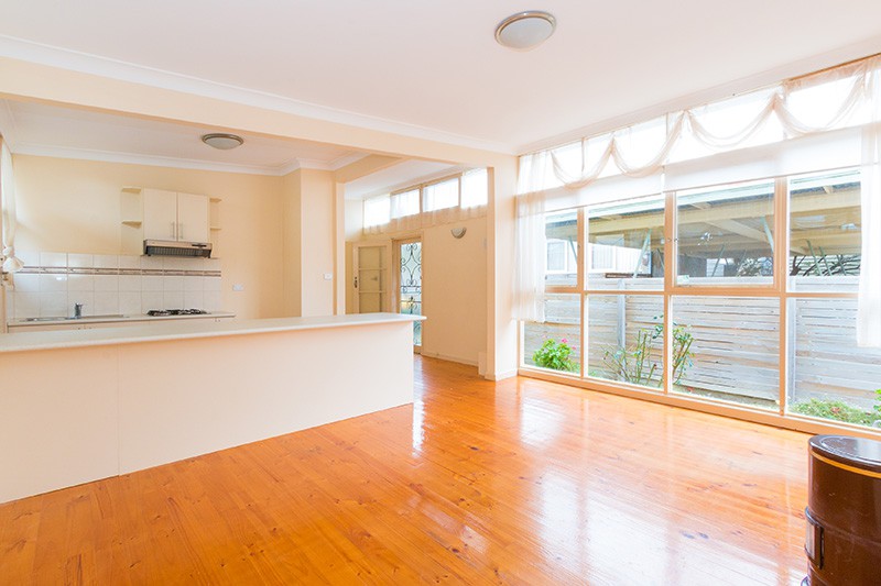 1/6 Balaclava Street, Newington, VIC 3350 - Thumbnail 1 - 23/05/2019