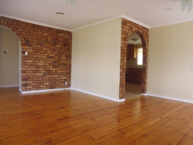 3 Aycliffe Drive, Deer Park, VIC 3023 - Thumbnail 2 - 23/05/2019