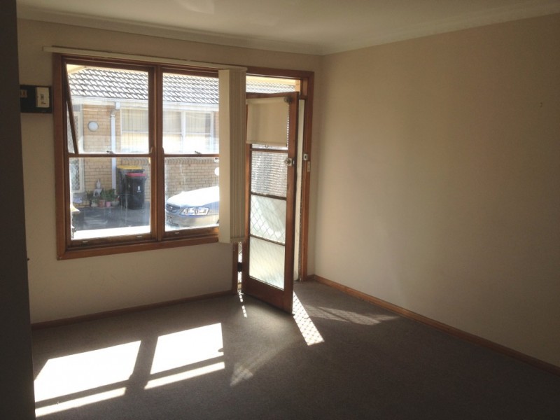 2/5 RENNISON Street, Parkdale, VIC 3195 - Thumbnail 2 - 23/05/2019