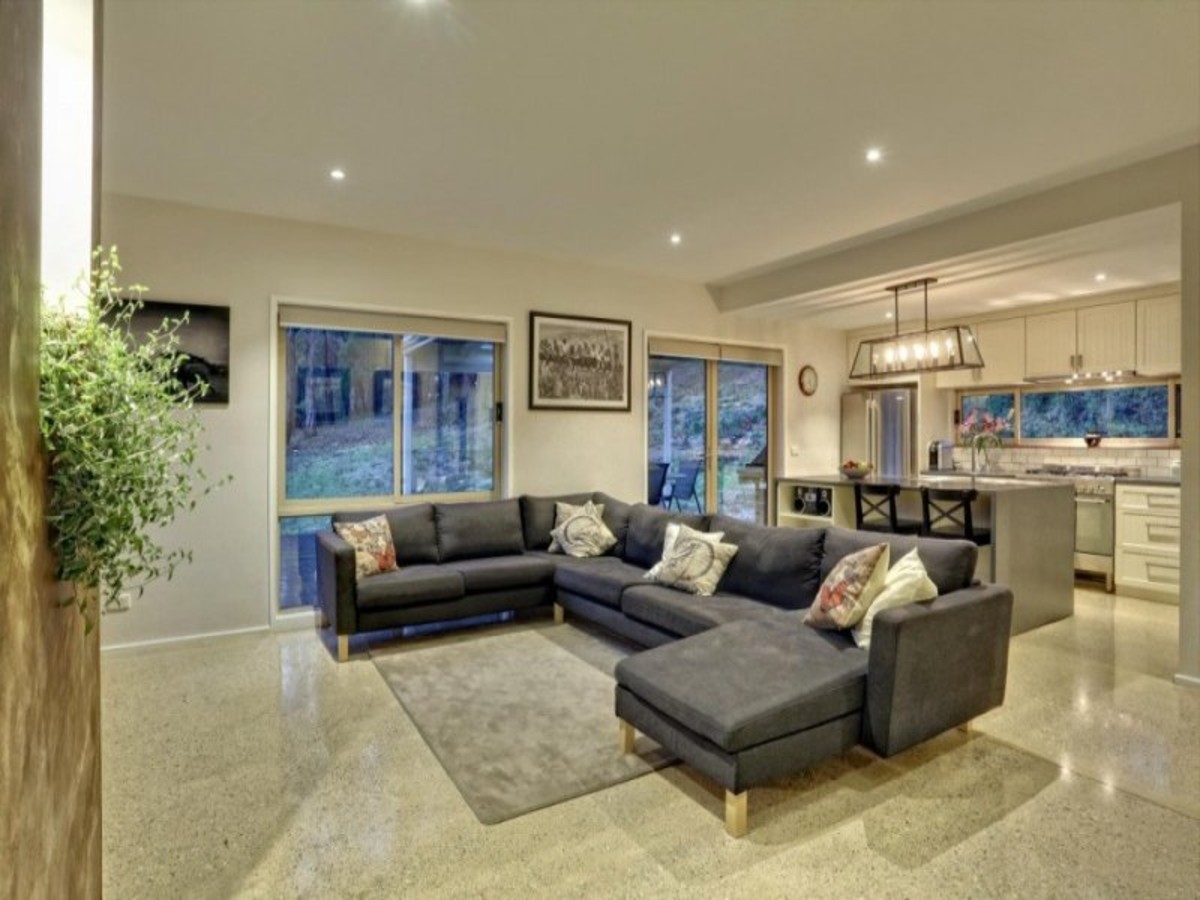 130 Kirk Road, Cockatoo, VIC 3781 - Thumbnail 2 - 20/05/2019