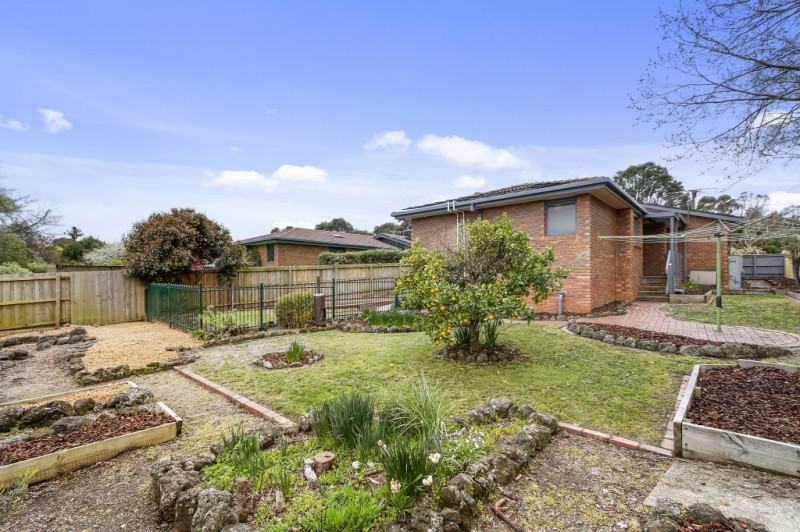 10 St Ives Court, Croydon Hills, VIC 3136 - Thumbnail 2 - 23/05/2019
