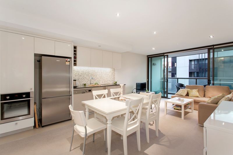 6H/8 Waterside Place, Docklands, VIC 3008 - Thumbnail 2 - 20/05/2019