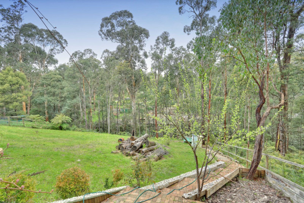 39 Mountain Road, Cockatoo, VIC 3781 - Thumbnail 2 - 20/05/2019