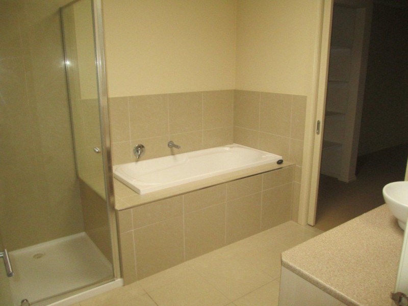 2/28 Mount Eagle Way, Wyndham Vale, VIC 3024 - Thumbnail 2 - 23/05/2019