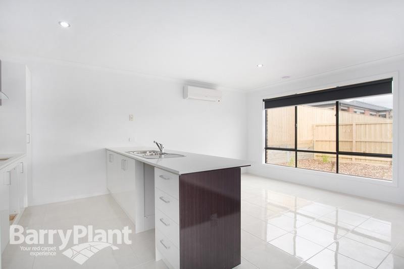 22 Rockford Street, Pakenham, VIC 3810 - Thumbnail 2 - 23/05/2019
