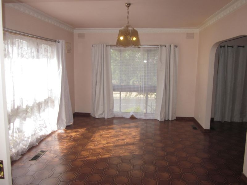 215 Edgars Road, Thomastown, VIC 3074 - Thumbnail 2 - 22/05/2019