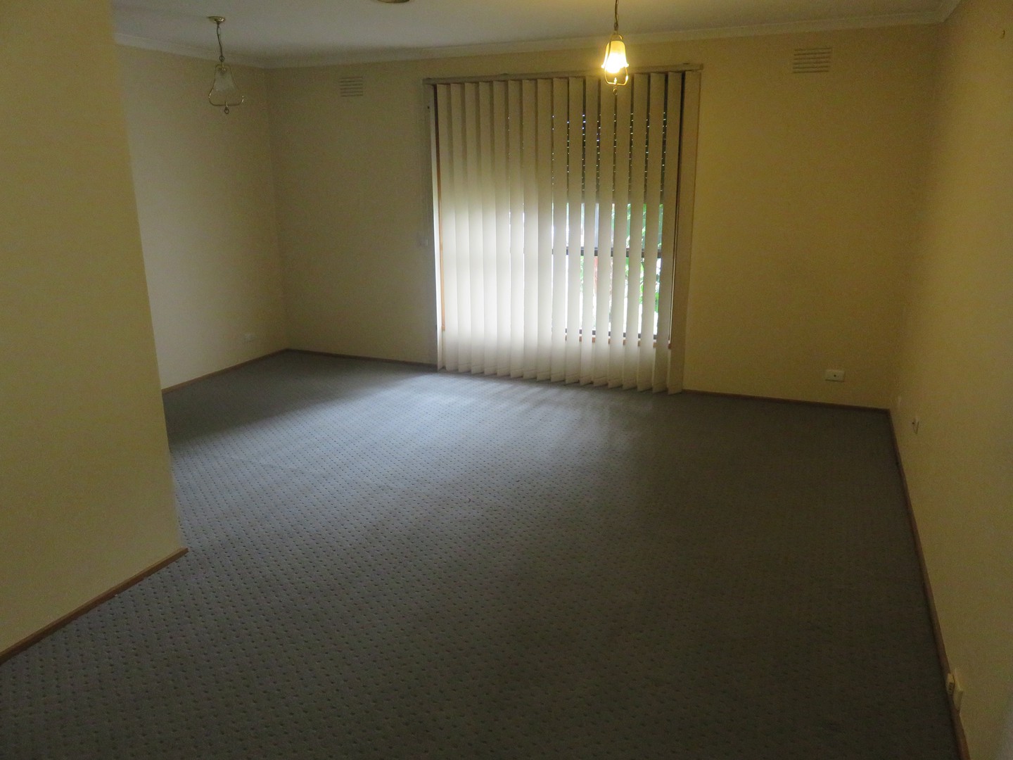 17 Malmsbury Crescent, Rowville, VIC 3178 - Thumbnail 2 - 22/05/2019