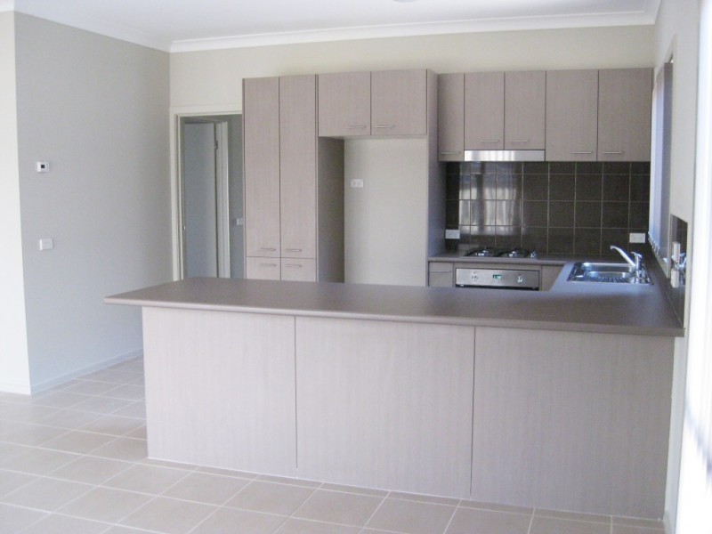 8 Albatross Drive, Pakenham, VIC 3810 - Thumbnail 1 - 22/05/2019