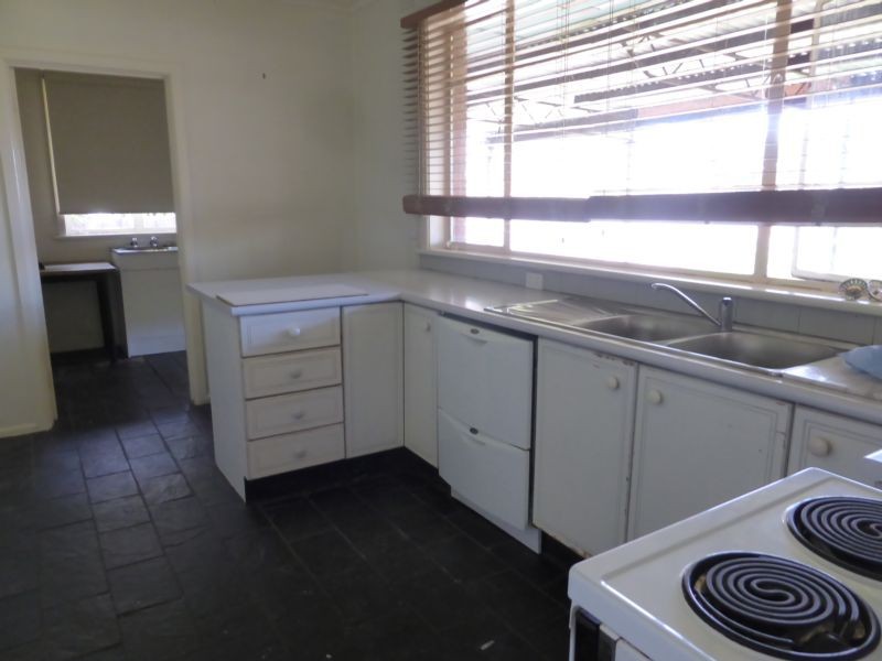 13 Kingsley Grove, Mount Waverley, VIC 3149 - Thumbnail 2 - 22/05/2019