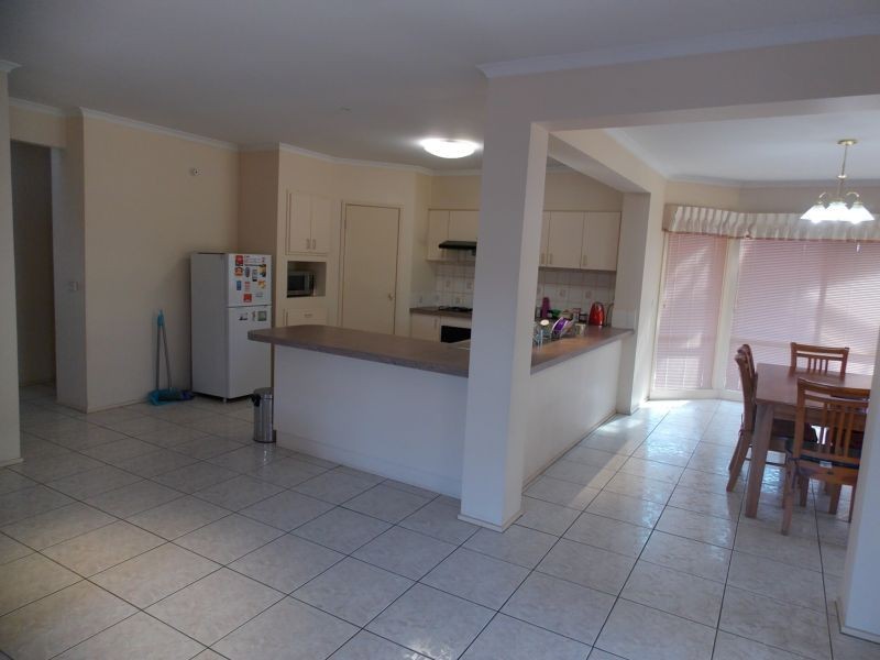 2 McNicholl Way, Delahey, VIC 3037 - Thumbnail 2 - 23/05/2019