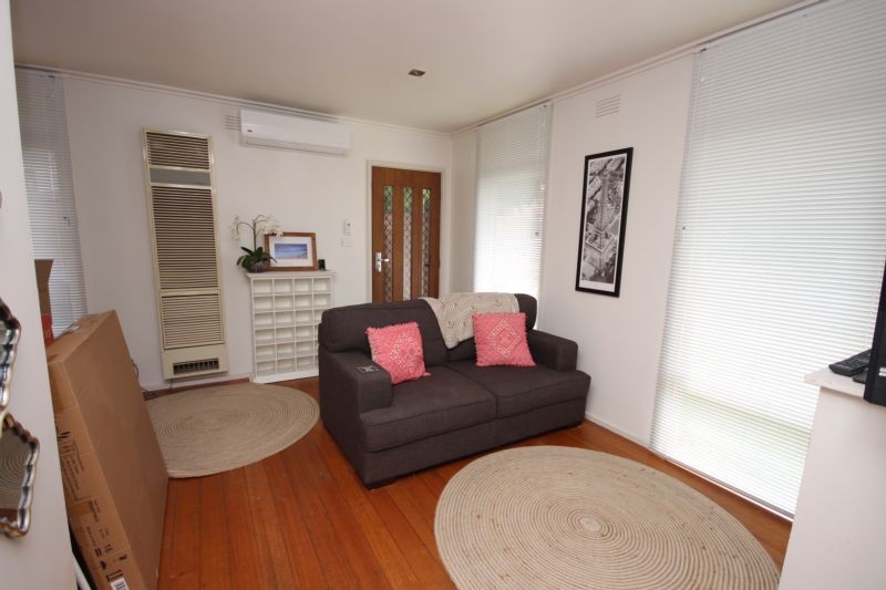 1/379 Shannon Avenue, Newtown, VIC 3220 - Thumbnail 2 - 23/05/2019